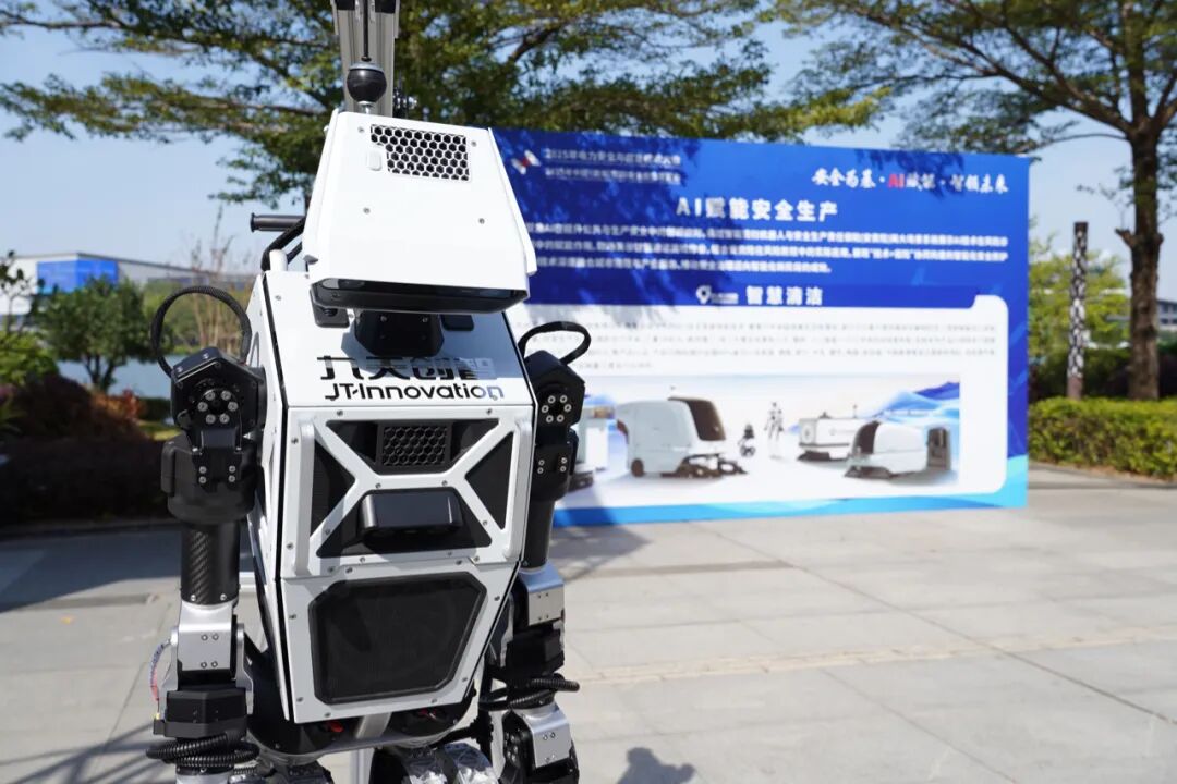 【政企共鉴】九天创新智能机器人亮相南海安全应急展，获多级领导重点关注