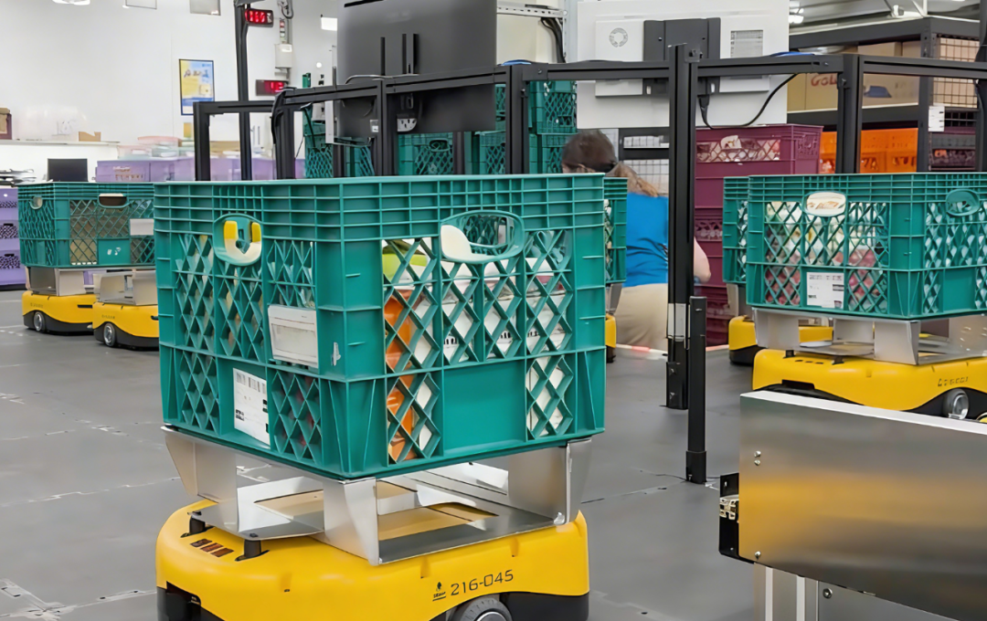 世界头部商超 I 台湾仓库里的 立镖“小黄人”：让低温仓的夜班，终于不用硬扛了