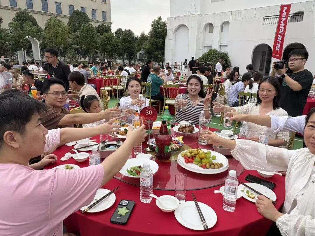 心聚MiMA，共赴月圆！合肥搬易通中秋国庆双节晚宴书写团圆新篇章