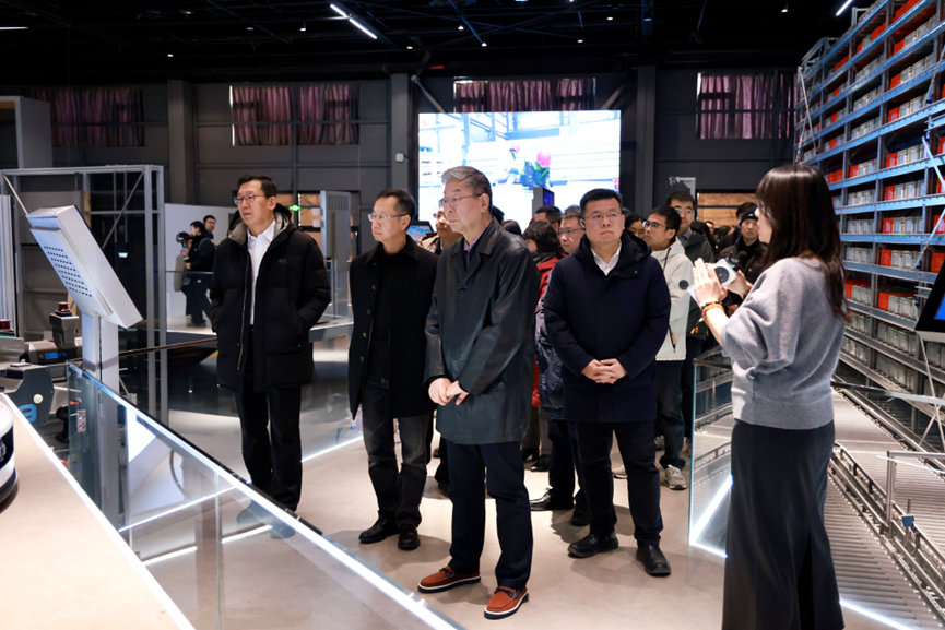 中联部副部长马辉带队赴旷视考察调研