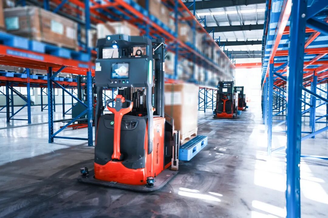 挑战多车协同，未来机器人RCS2.0系统驱动物流自动化升级