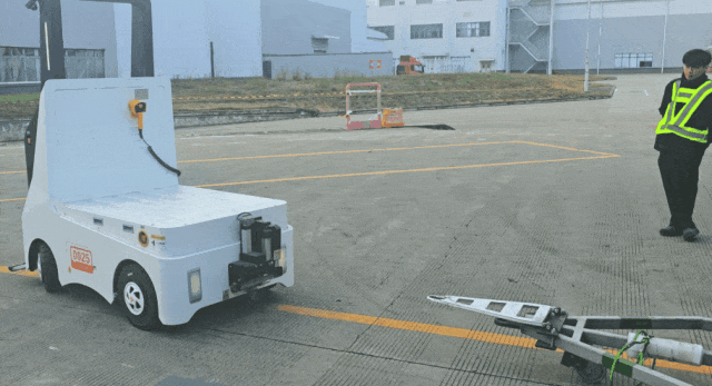 蚂蚁机器人×一汽物流，打造汽车行业室外超大超重搬运新标杆